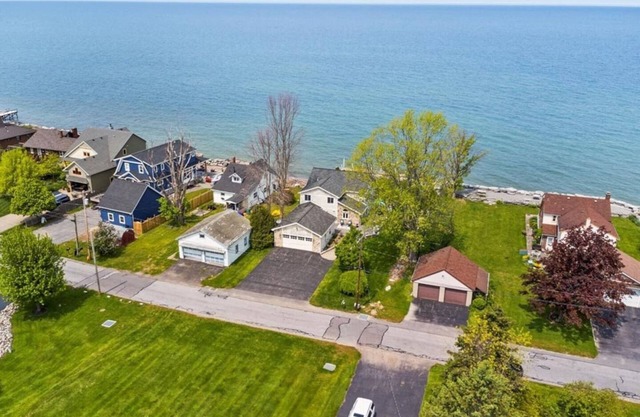 Frente al lujo 2.304 pies cuadrados Ft House en el lago Ontario