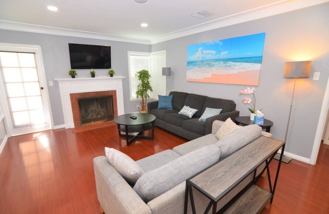 MnCs Modern n Zentral gelegenes San Gabriel Home