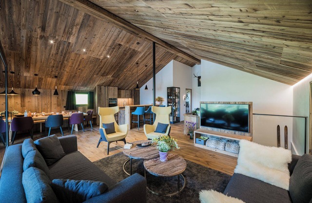 Moderne Ferienwohnung Chalet Ortles mit Bergblick und WLAN