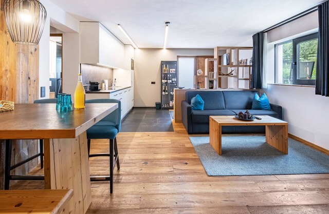 Moderne Ferienwohnung Chalet Ortles mit Bergblick und WLAN