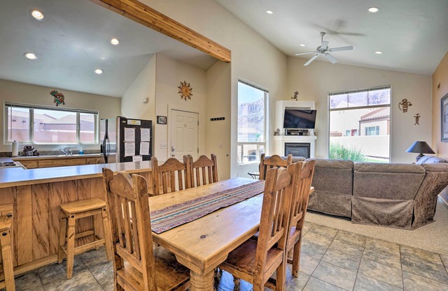 Moab Townhome w/ Pool Access + Stunning Mtn Views!