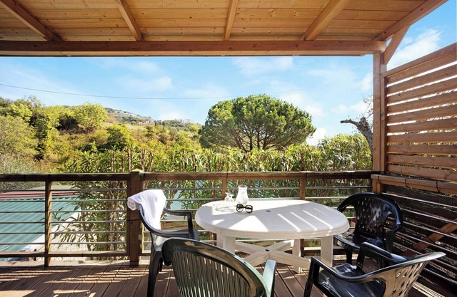 Mobilheim Alloro 166' mit Pool, privater Terrasse und WLAN