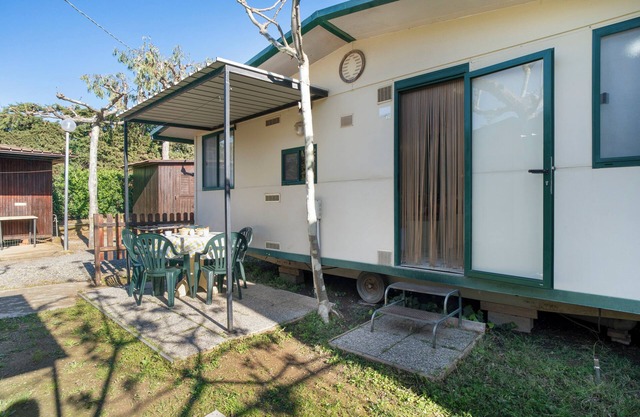 Mobilheim "Casa Mobile Lux La Pineta 21" mit Gemeinschaftspool, privater Terrasse und WLAN