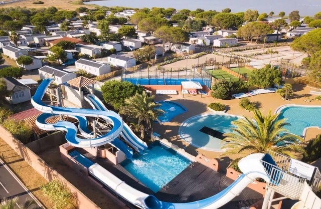 Mobile home with direct beach access