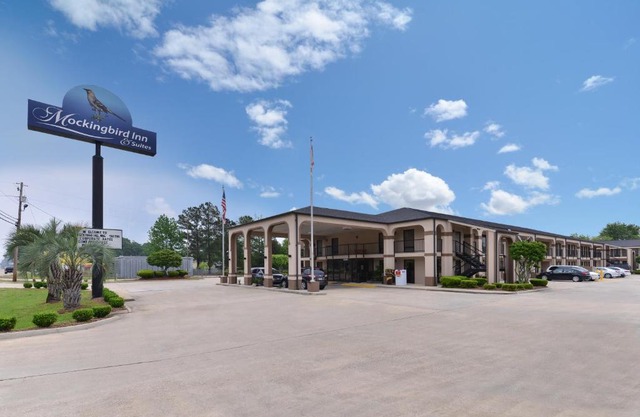 Mockingbird Inn & Suites