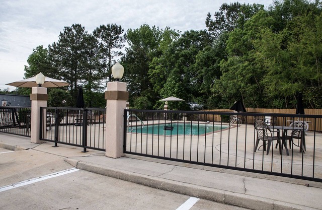 Mockingbird Inn & Suites