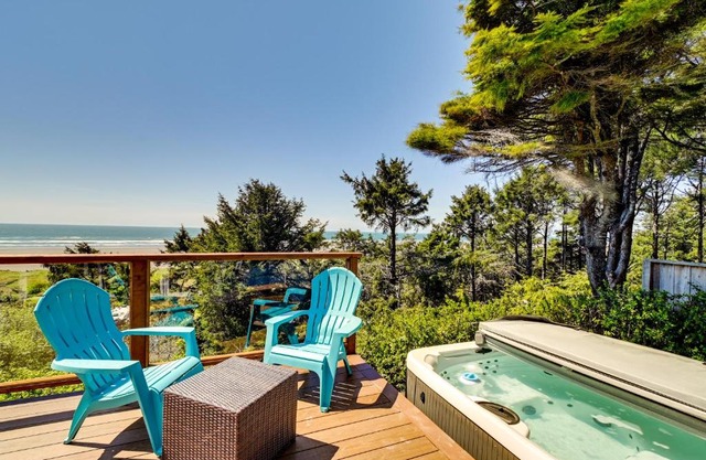 Moclips Home with Hot Tub and Stunning Beach Views!