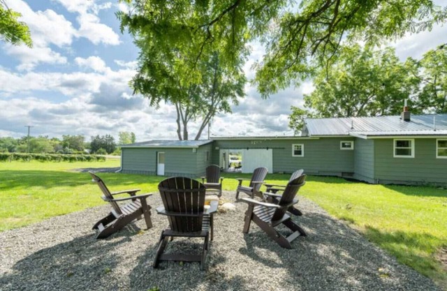 Mod and Vine: 3BR Vineyard House