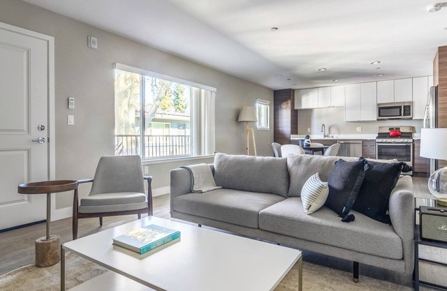 Mod Campbell 2BR w/ Parking, Spa, Hot Tub, near Freeways, by Blueground