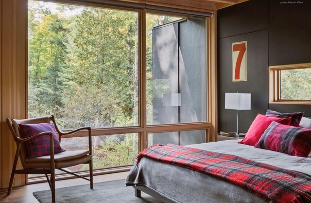 Modernist Haliburton Luxury: 4-Jahreszeiten-Seeseite mit privaten Wanderwegen