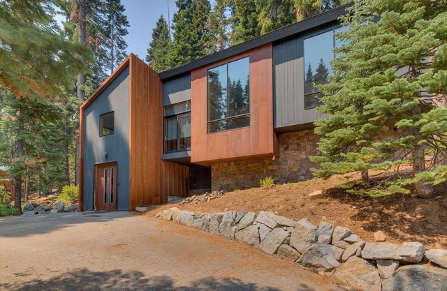 Mod Haus West Shore - Private Beach Access and Pier, Close to Lake