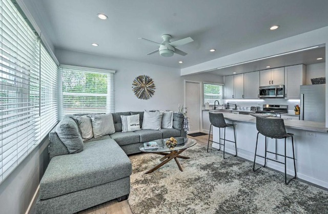 Mod San Diego Apt with Patio - Walk to Harbor!