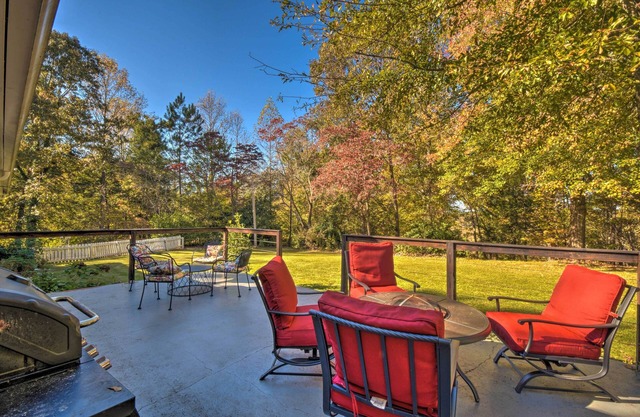 Mod 'stable House' on 10 Acres, Walk to Lake!