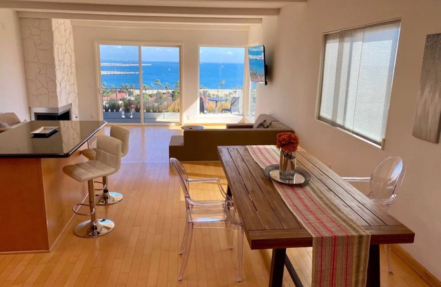 Mod2bd2ba ShowstoprViews. BBQ. Garage. HSR23-002993