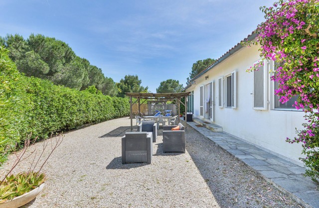 Modernes Apartment mit Garten, Klimaanlage und WLAN