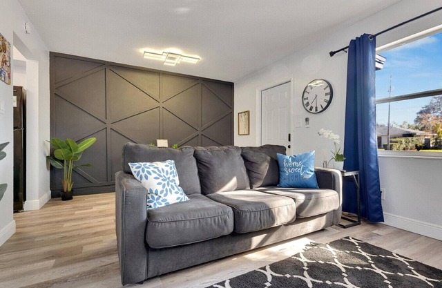 Modern 1 Bed/1 Bath Condo in South Tampa Near Gandy Blvd