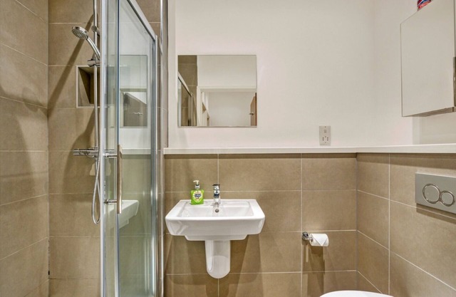 Modern 1 Bed by Heathrow Airport