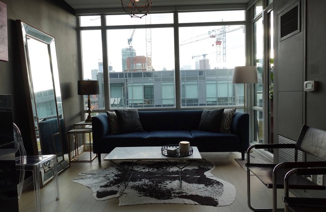 Modern 1 Bedroom at Distillery District