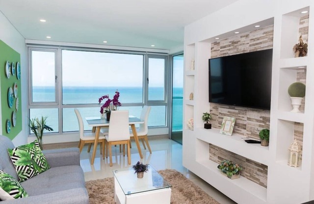 Moderne 1BR | WiFi | Atemberaubender Meerblick von Huespedia
