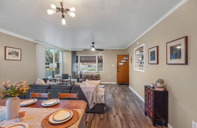 Modern 1-Bedroom Haven with Dedicated Home Office