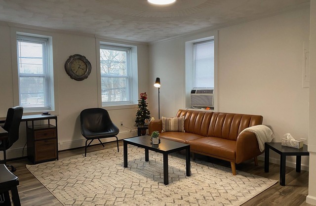 Modern 1 BR apt | Close to everything | Whitesboro