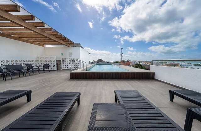 Modern 1 BR Condo w/ Ocean View Infinity Pool