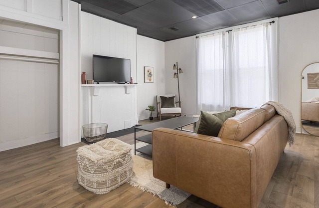 Modern 1BD near Logan St Market