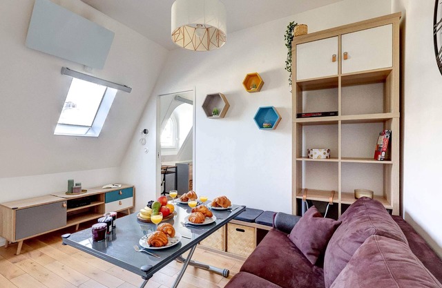 Modern 1BR by Champs-Elysees - Arc de Triomphe