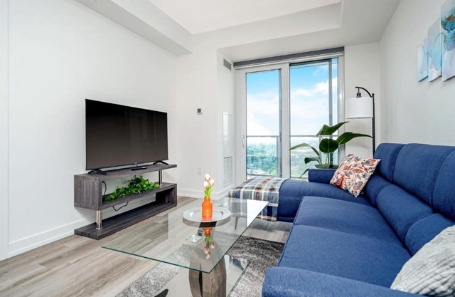 Modern 1BR Condo - King bed - Cityscape Views