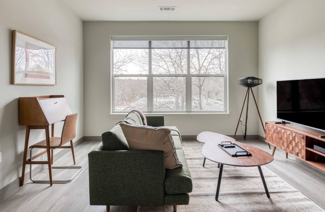 Modern 1BR in Burlington with On-Site Parking