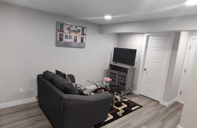 Modern 1BR Mini Guest Suite near WEM