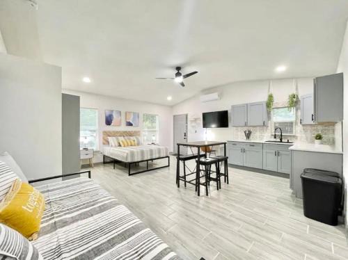 Modern 1br Orlando Stay Wi-fi, Laundry Parking