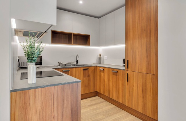 Modern 1BR Retreat in Wembley Luna