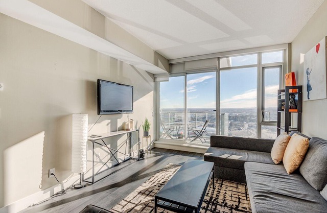 Modern 1Br with Mountain views on the 34th floor