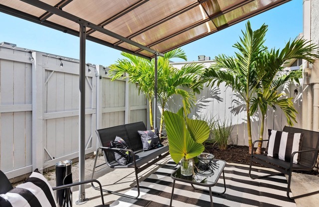 Modern 2-Bed | 1.5-Bath | Private Backyard | Parking | Perfect Stylish Getaway for 6 Guests