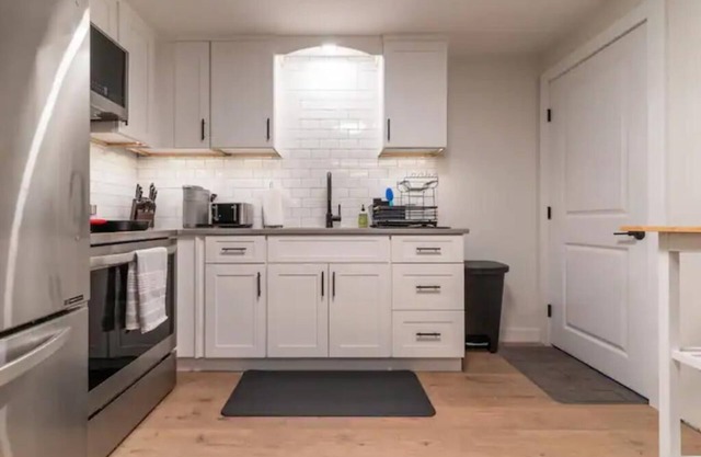 Modern 2-Bed Apartment-Shelburne