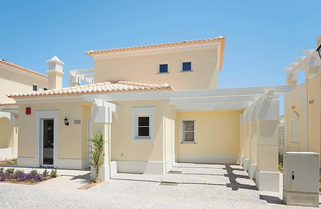 Modern 2 bed golf villa with shared pool