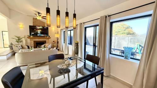 Modern 2 Bed Retreat in Ajijic - Unbeatable Location - Fully Appointed