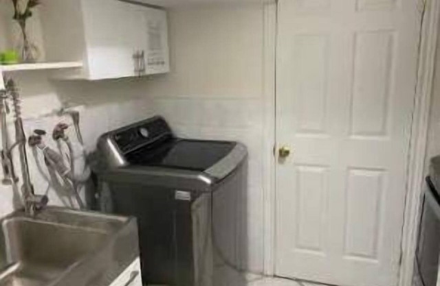 Modern 2 bedroom apartment in downtown Mississauga