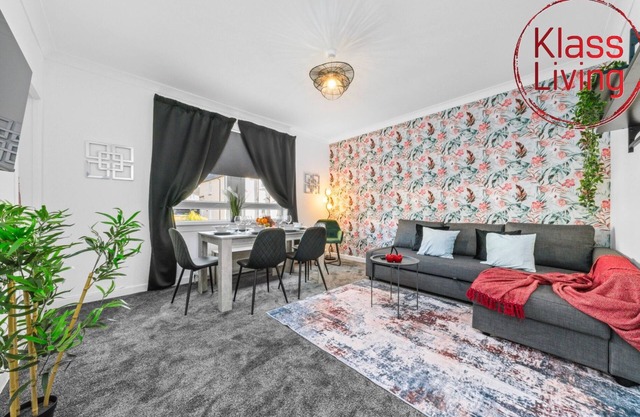 Modern 2 bedroom apartment with on street parking and wifi.