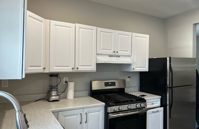 Modern 2 bedroom apartment near the beach