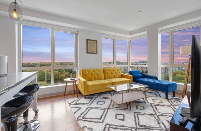 Modern 2 Bedroom Apartment in the Heart of Jamaica Plain, Boston