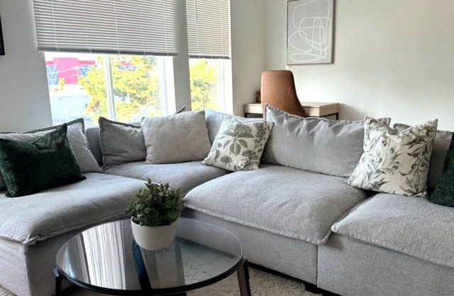 Modern 2-bedroom apartment with AC, WiFi in Tacoma