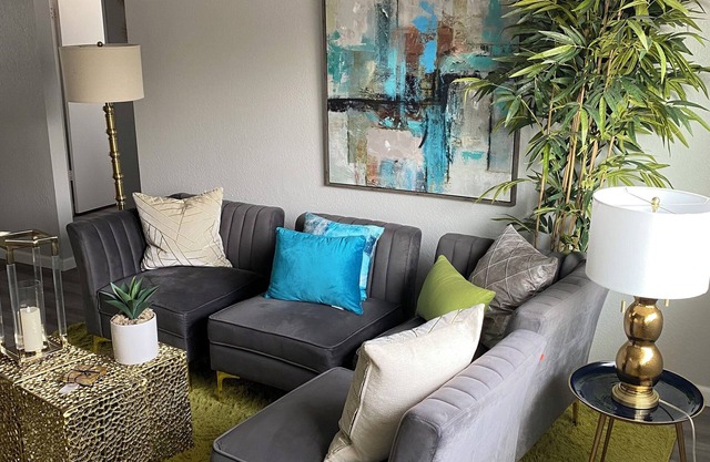 Modern 2-bedroom corporate apartment with WiFi, AC in enjoyable Sacramento