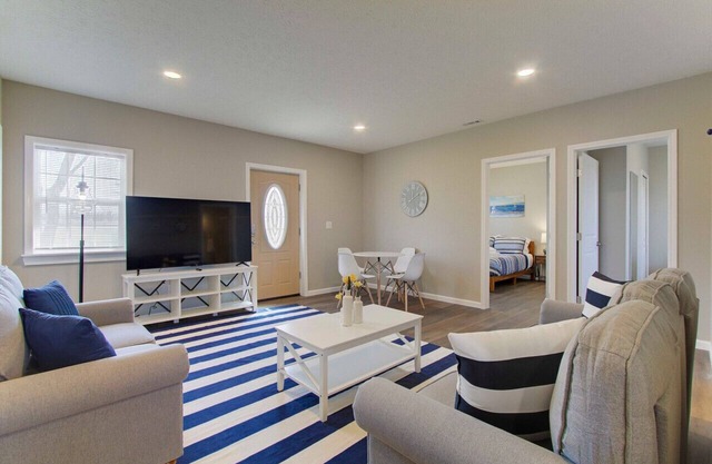 Modern 2 Bedroom Cottage in Vermilion Countryside