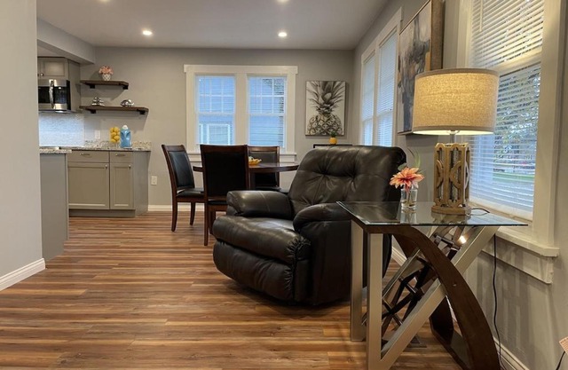 Modern 2 Bedroom House, Close to Lake Michigan