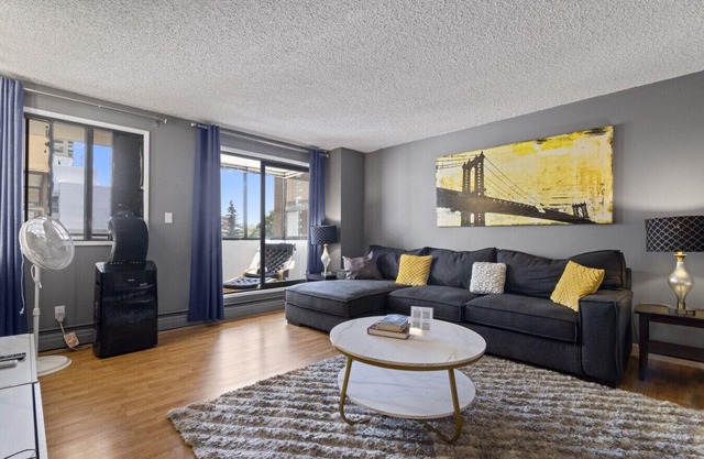 Modern 2-bedroom next to Stampede +17th w/Parking