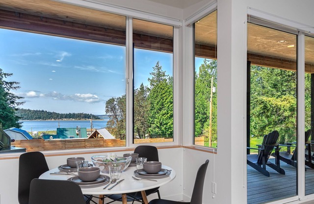 Modern 2 Bedroom Sunset Cabin w/Beach Access