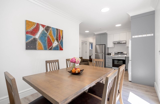 Modern 2-Bedroom Suite in Prime Location