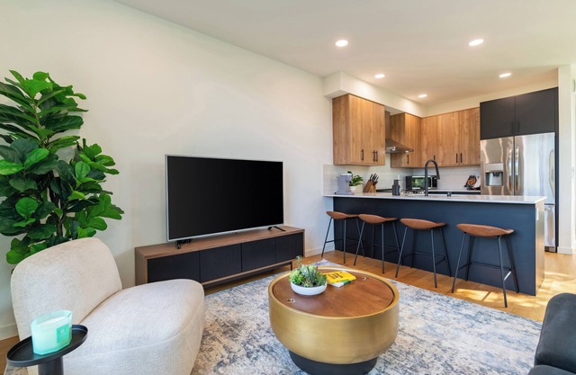 Modern 2-Bedroom Townhome with A/C